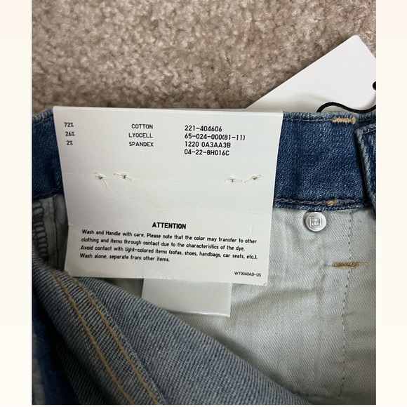 Uniqlo Women HIGH-RISE BOYFRIEND-FIT JEANS, NWT - Picture 3 of 5